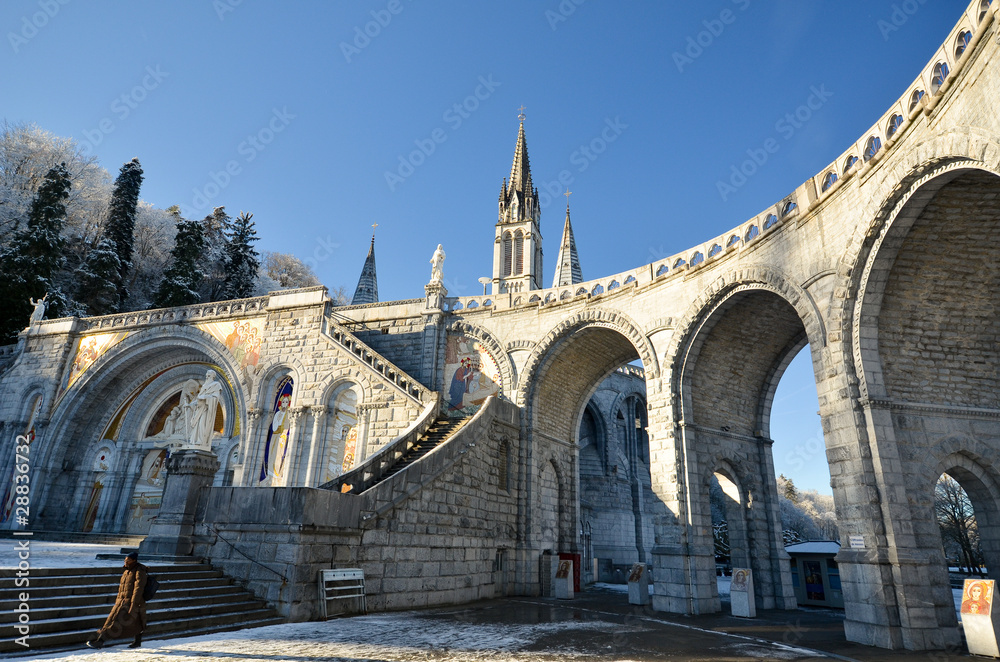 Sous la cathédrale de Lourdes