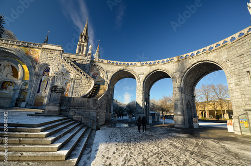 Obraz na plátně Arches de la cathédrale de Lourdes