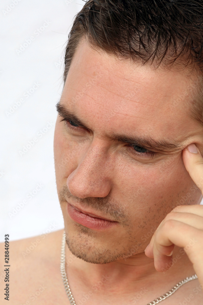 Obraz premium Kopfschmerzen oder nachdenklich