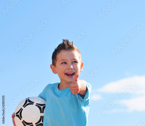 Kind mit Fussball