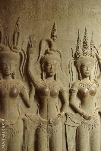 Cambodge, Angkor Vat : Apsaras en bas reliefs