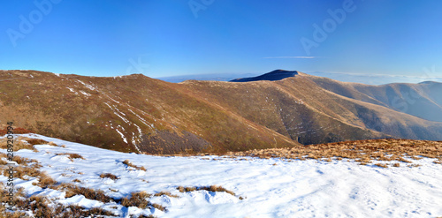 Obraz na płótnie Mountain ridge and first snow panorama w salonie