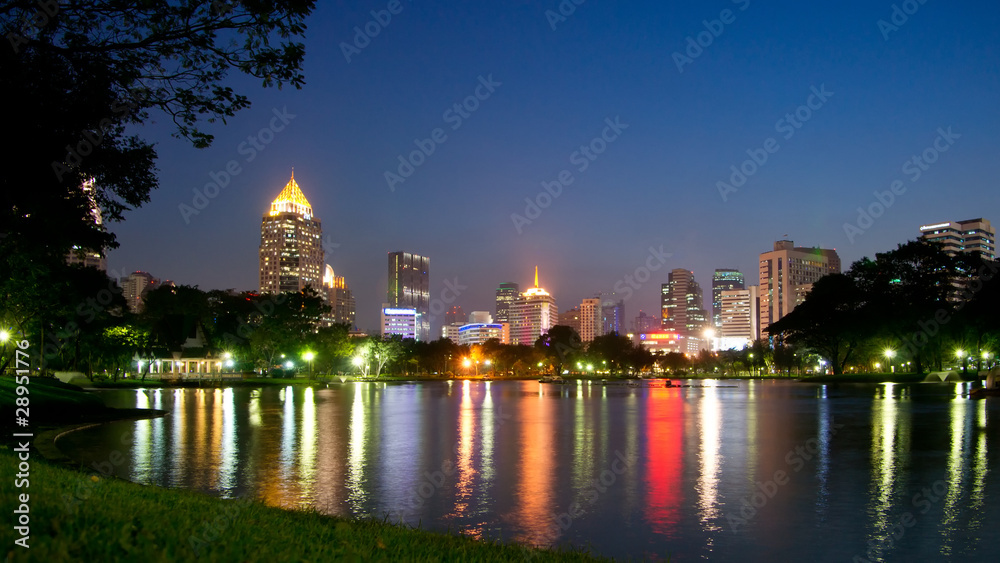 Fototapeta premium Night Bangkok skyline