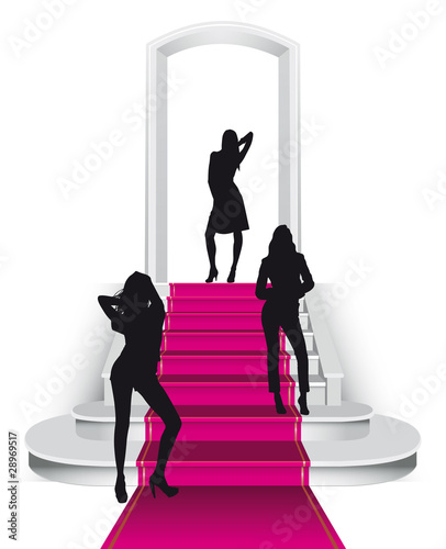 Scalinata con tappeto fucsia e tre miss
