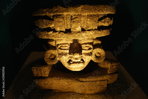 Statue maya photo