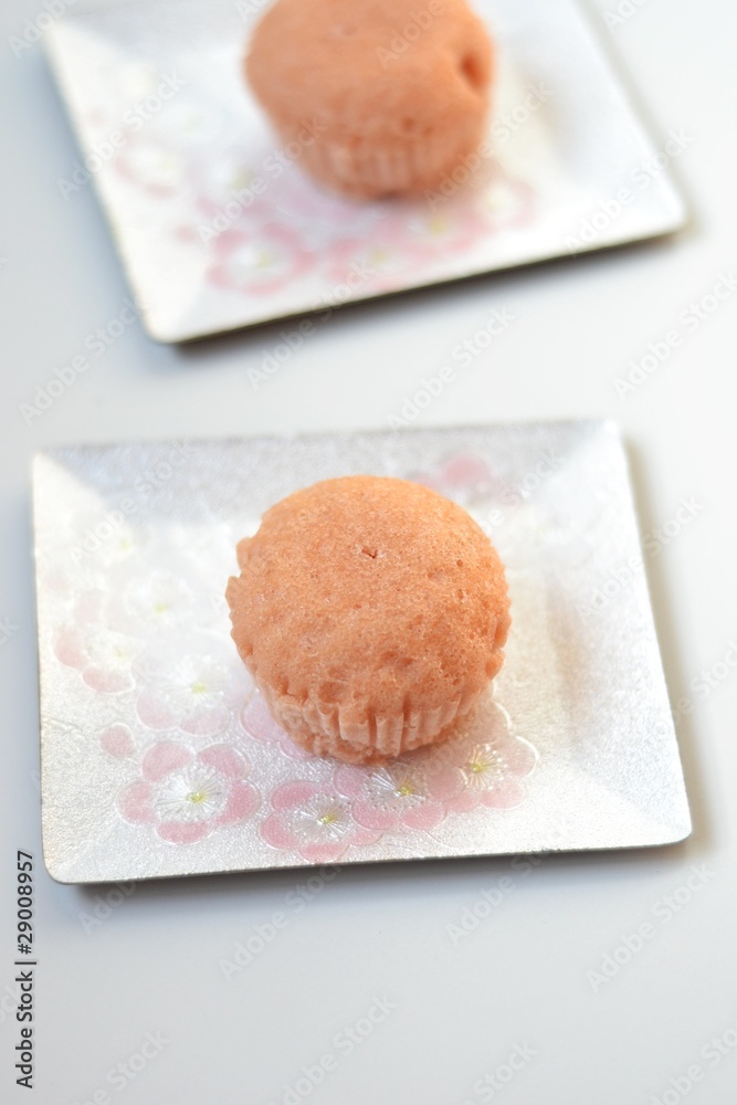 七宝焼きの菓子皿と和菓子 Stock 写真 | Adobe Stock