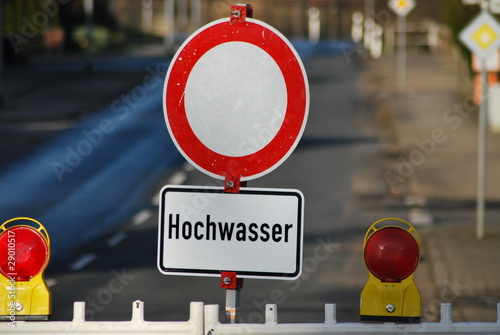 Straßensperre Hochwasser