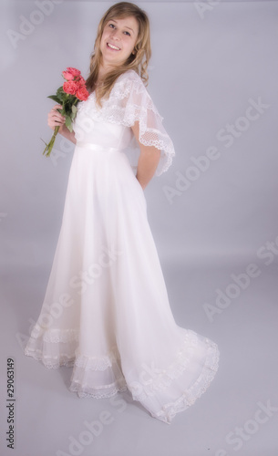 jolie femme en robe de mariée