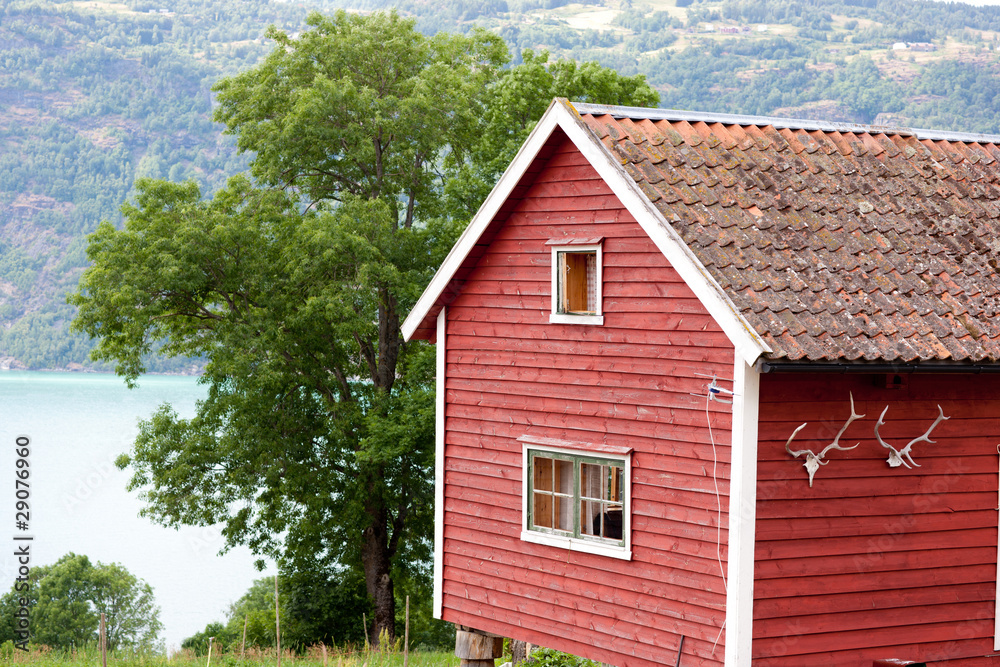 Obraz premium Hytte by lake