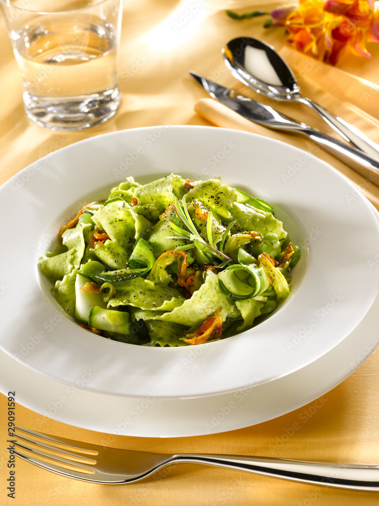 pappardelle de bourrache à la fleur de courgette pappardelle de bourrache à la fleur de courgette