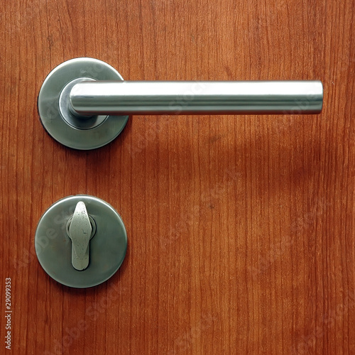 Keyhole gate