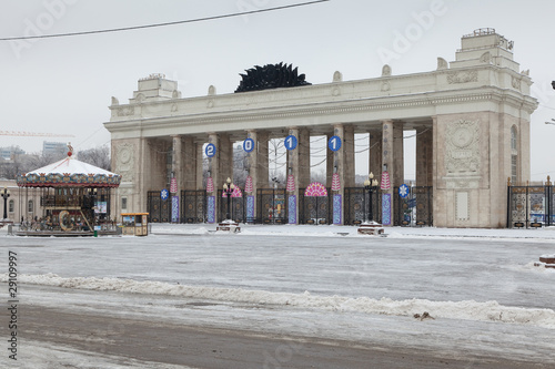 Главный вход в парк развлечений. photo