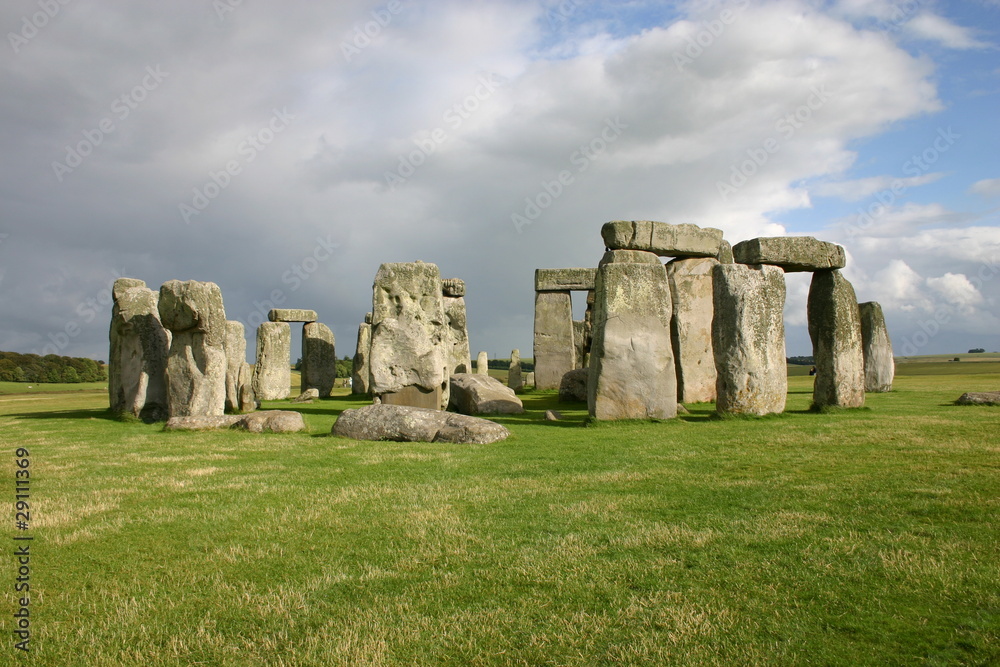 Naklejka premium Stonehenge before cloudy sky II