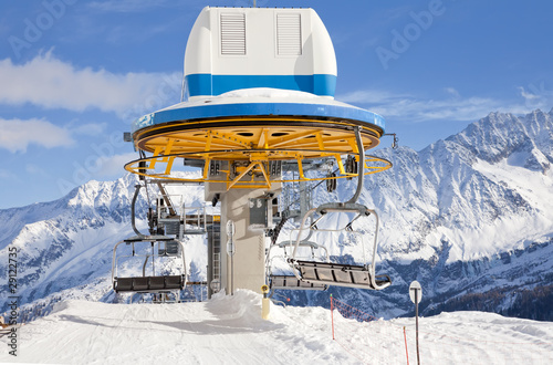 Top station of cable lift