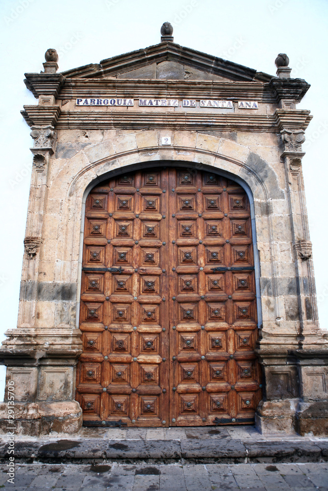 Obraz premium Tür der Iglesia Matriz de Santa Ana