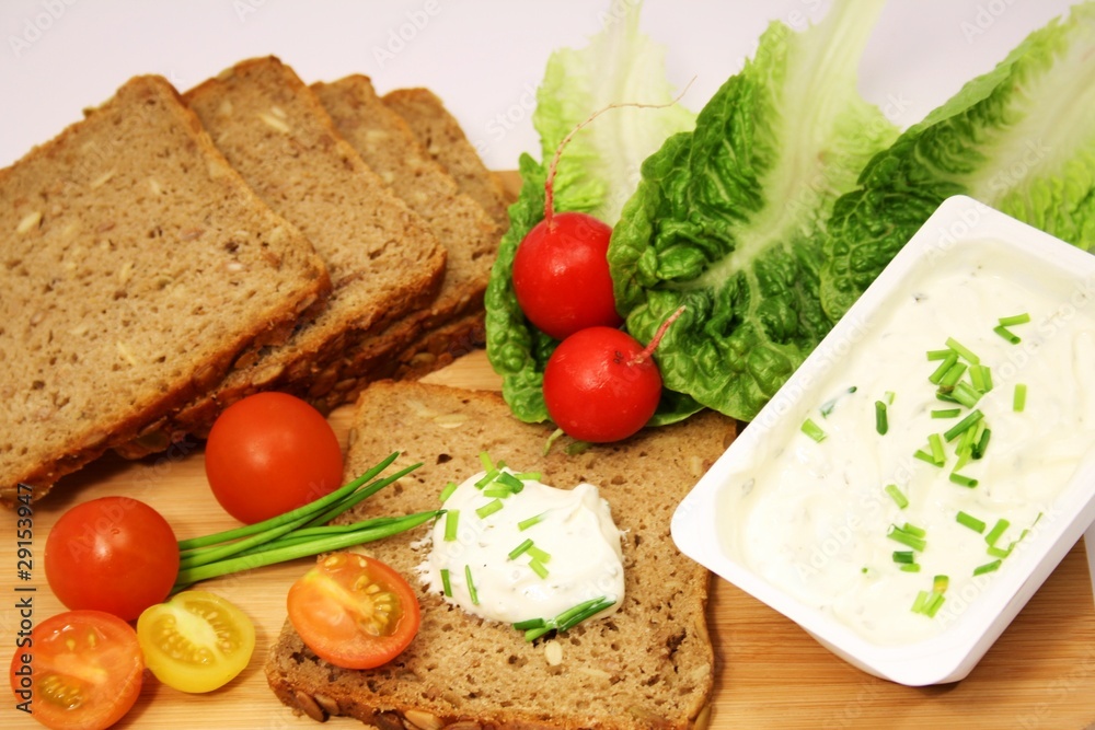 Gemüse,Brot und Kräuterquark Gemüse,Brot und Kräuterquark