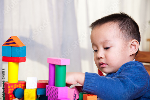 kid play with wooden blocks