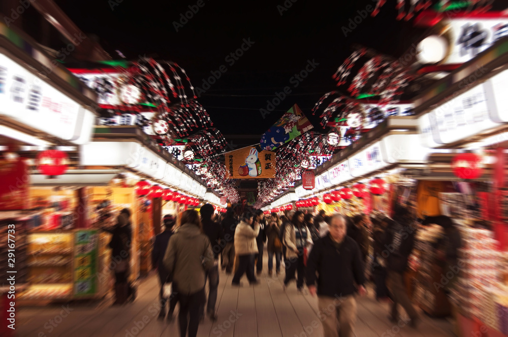 Obraz premium Nakamise dori à Asakusa, Tokio-Japonia