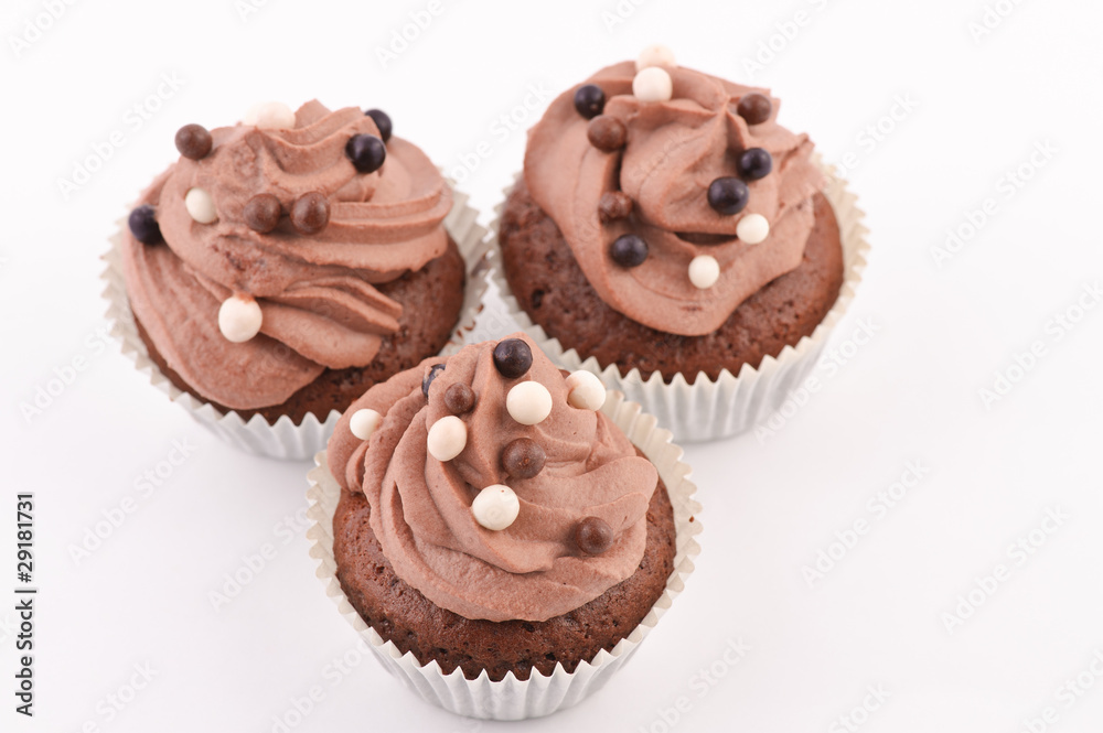 Schokomuffins, isoliert auf weiß