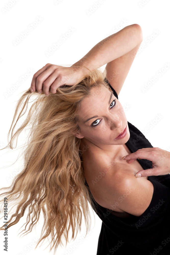 Obraz premium Frau in einem schwarzen Abendkleid von oben gesehen