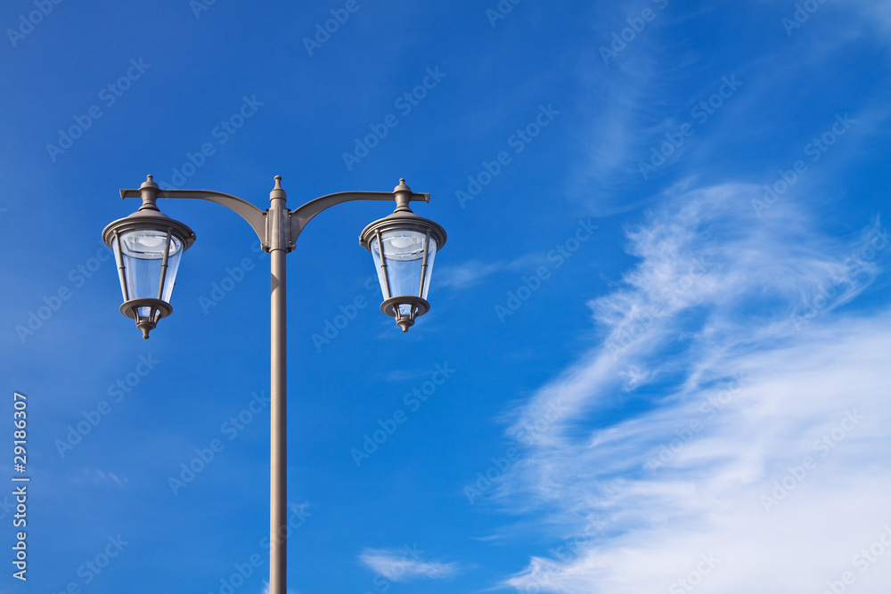 Laterne vor blauen Himmel. Laterne vor blauen Himmel.