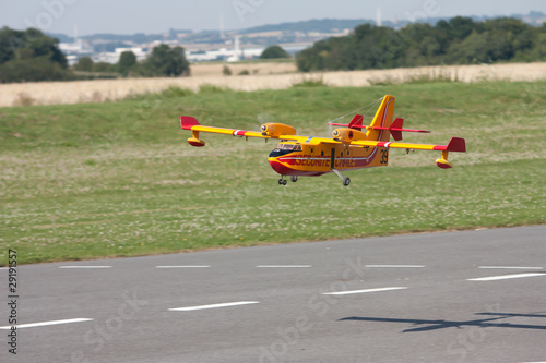 Avion bombardier d'eau miniature
