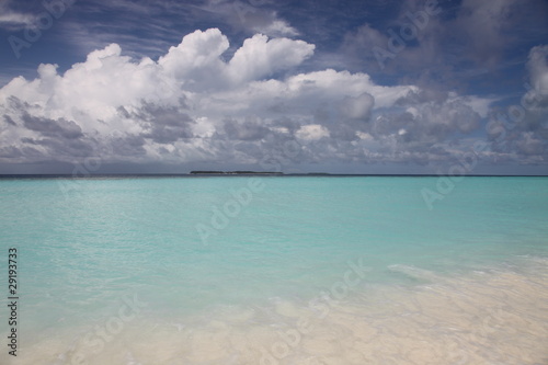 Fototapeta Naklejka Na Ścianę i Meble -  An island landscape in Maldives with cloudy sky