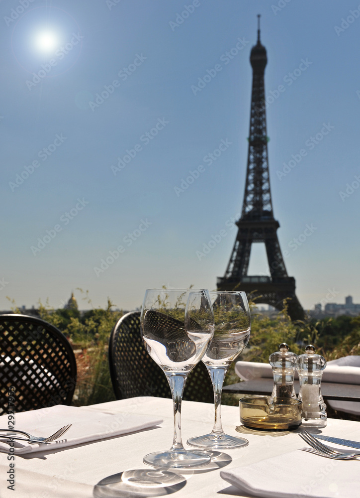 Fototapeta premium restaurant et Tour Eiffel