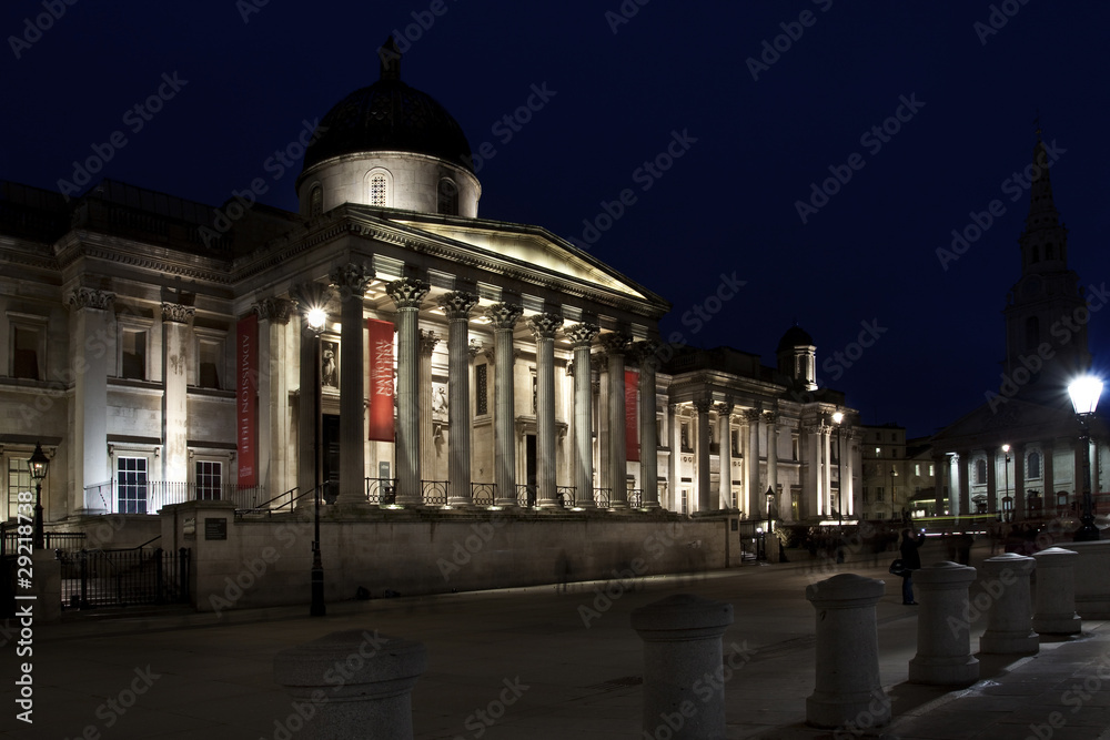 Fototapeta premium Trafalgar Square at night