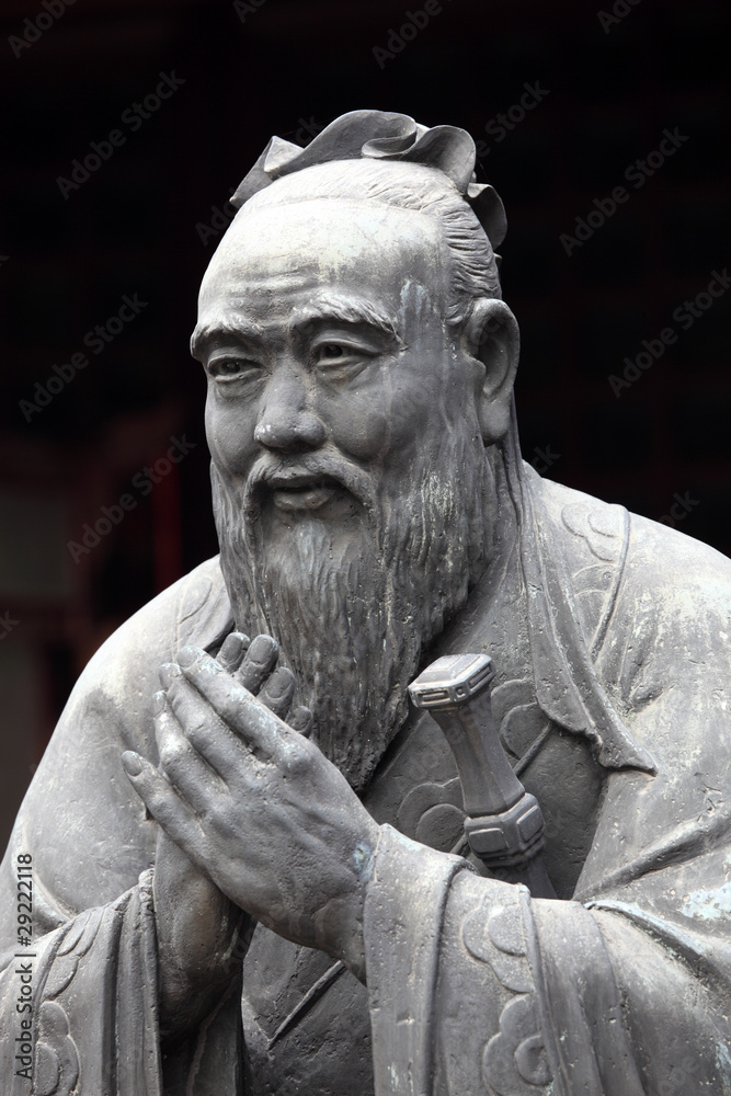 Naklejka premium Posąg Konfucjusza w świątyni konfucjańskiej w Szanghaju