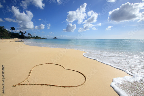 Coeur sur la plage photo