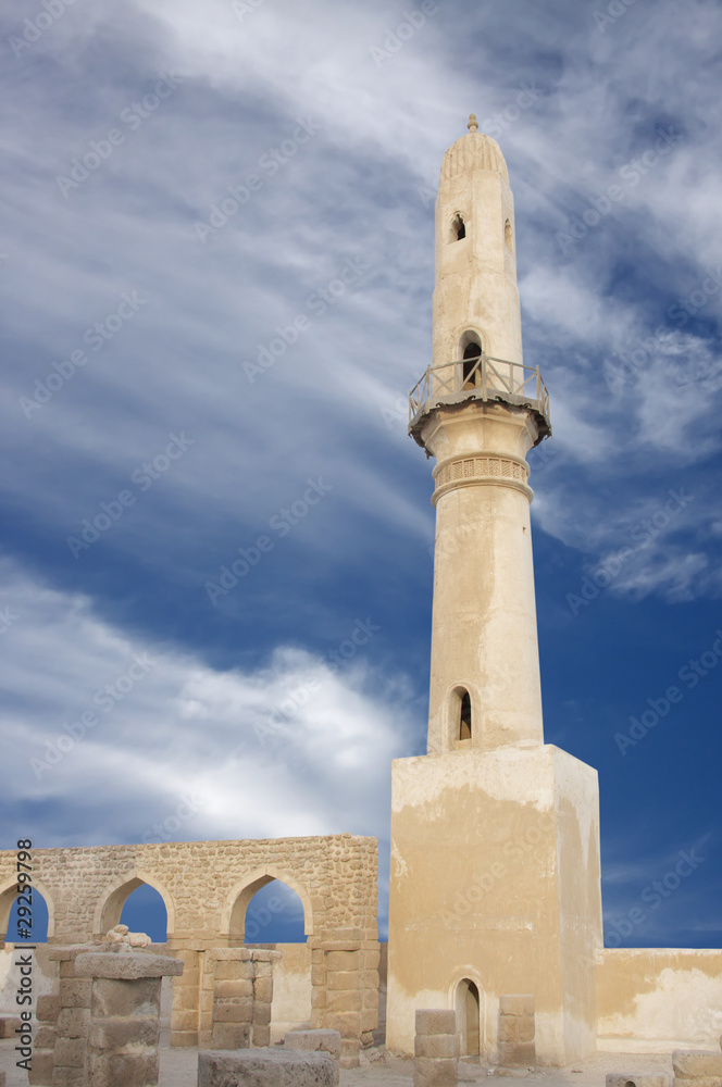 Fototapeta premium A Beautiful minaret and archways of Khamis mosque