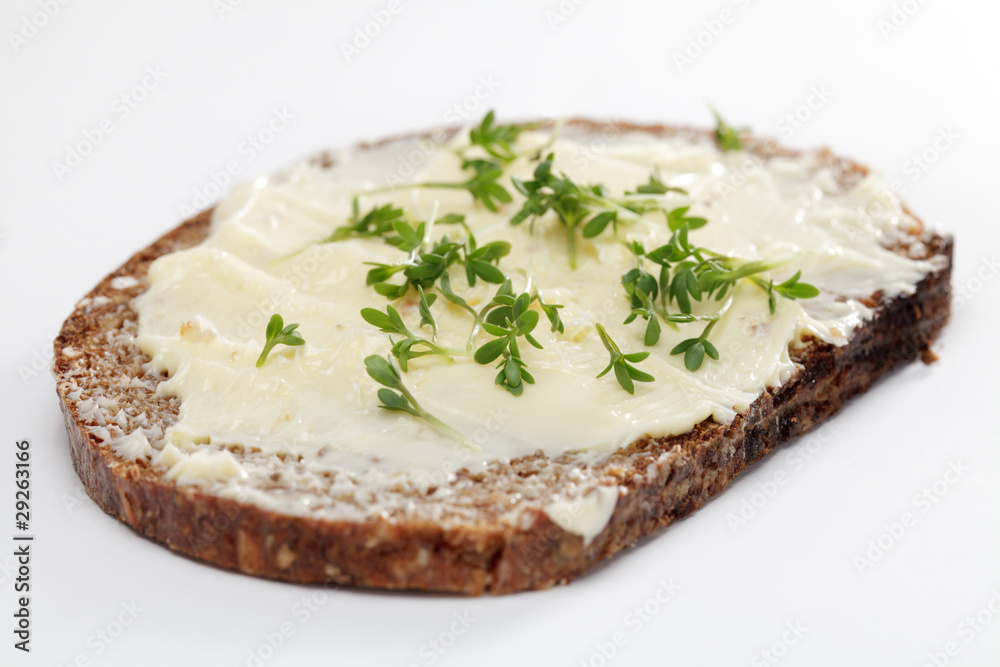 Vollkornbrot mit Butter und Kresse Vollkornbrot mit Butter und Kresse