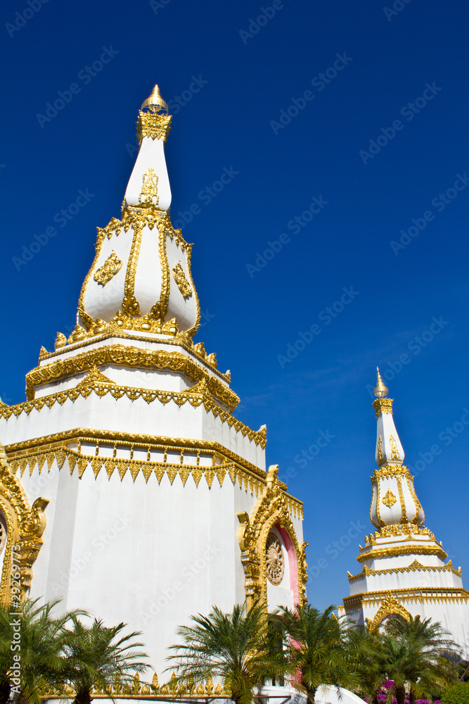 Fototapeta premium Thai pagoda around Mahajadee Chaimongkol temple