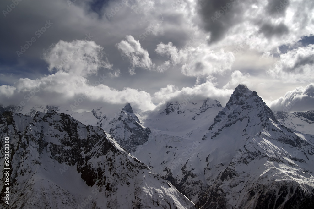 Obraz premium Mountains in clouds