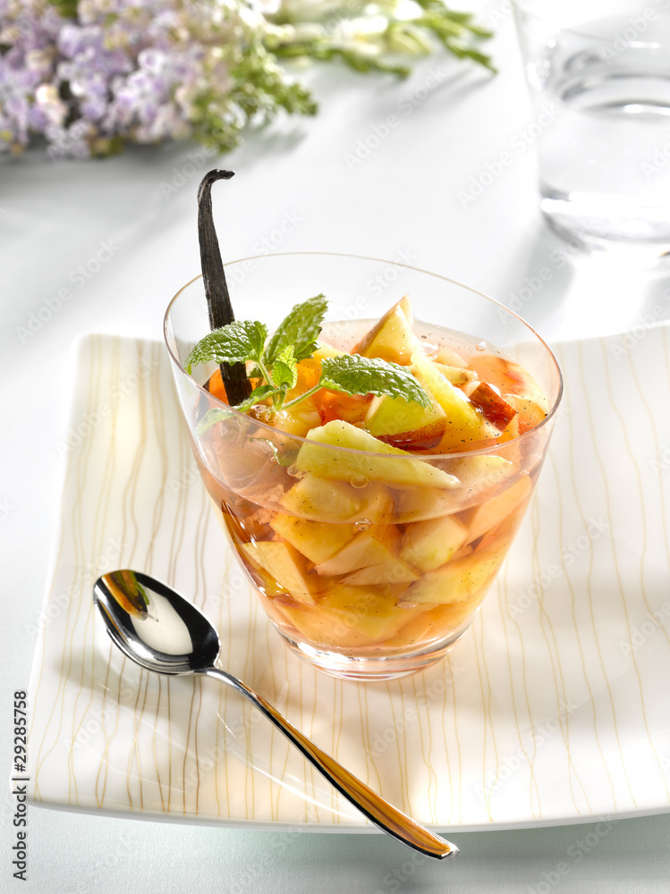 pêche et ananas à la sauce au vin rosé et vanille Stock Photo Adobe Stock