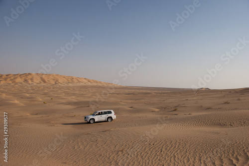 Auto in der Wüste © Jens Metschurat