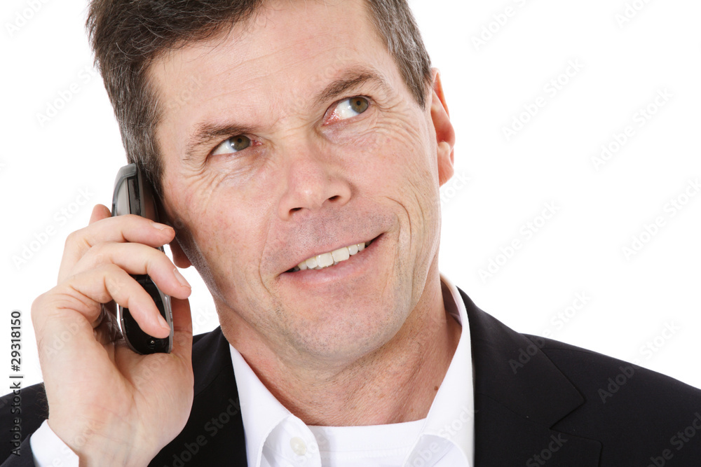 Mann mittleren Alters führt Telefonat Mann mittleren Alters führt Telefonat