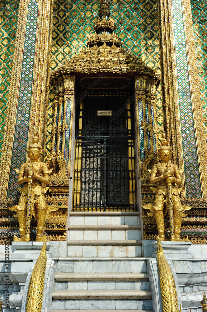 The golden giant statue in Wat Phra Kaew