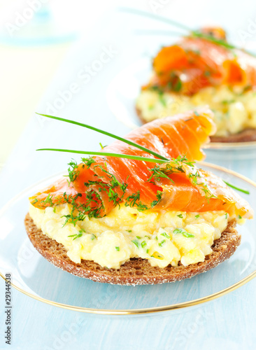 toast with scrambled eggs,salmon and chives