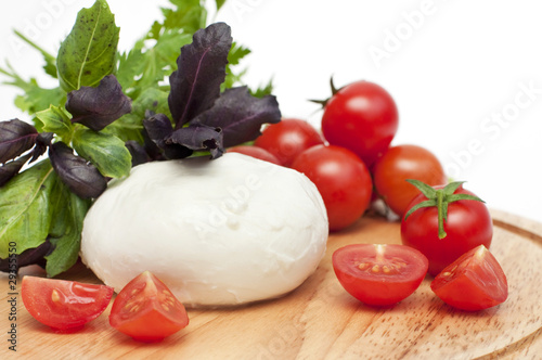Mozarella and tomatos