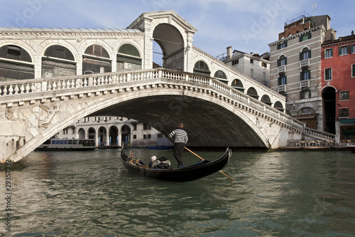 Venedig Gondel vor Rialto Brücke