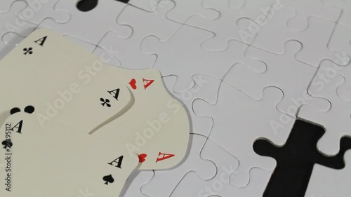 Ass und Puzzle