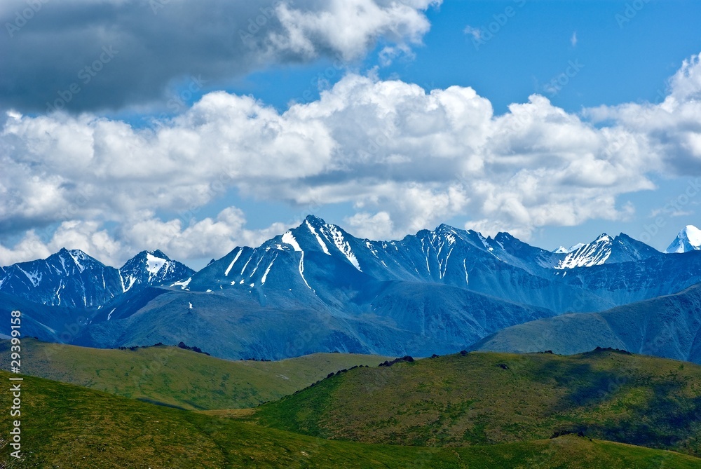 Obraz premium far mountain chains near a mongolia border