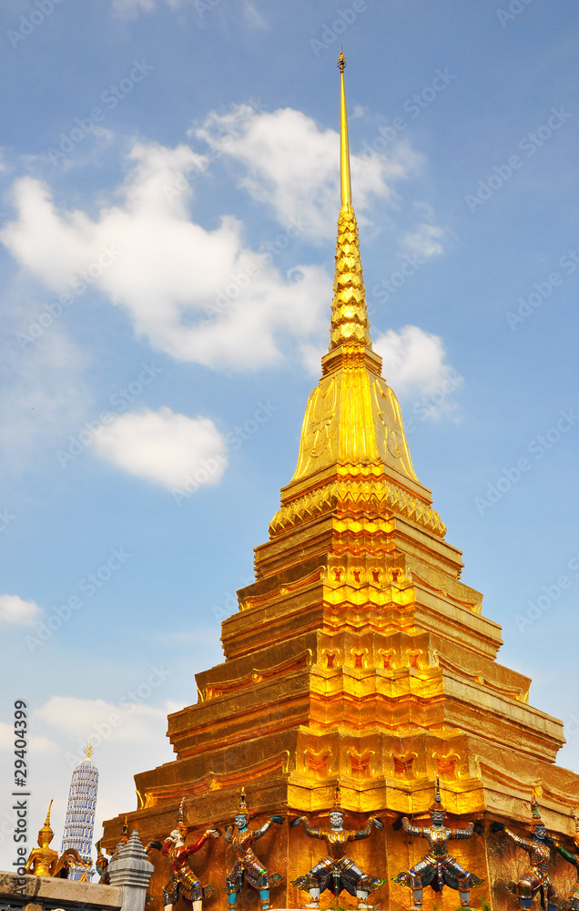 Fototapeta premium Golden pagoda, Thailand
