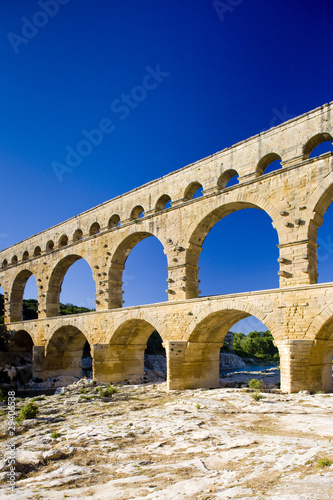 Roman aqueduct, Pont du Gard, Languedoc-Roussillon, France