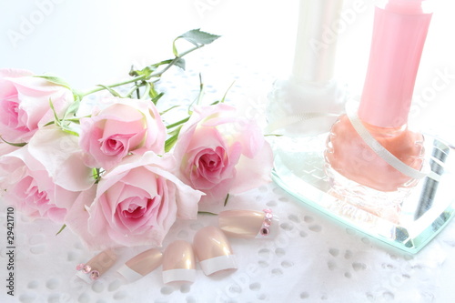 Fotografie Pink roses and Manicure set