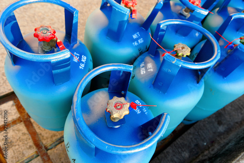 Tapety artystyczne Propane tanks