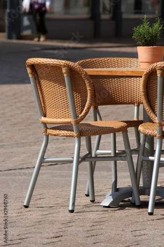 Stuhl eines Straßencafes © Fontanis