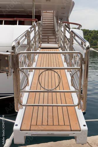 Boarding walkway